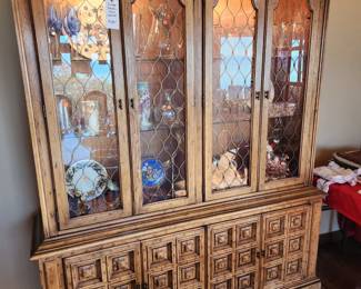 Vintage Drexel China Hutch/Cabinet with Lighting!