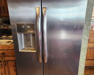 Frigidaire Side by Side Gallery Refrigerator.