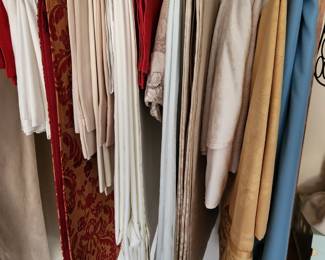 Tablecloths and Runners!