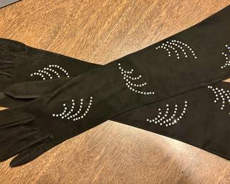 Gorgeous vintage doeskin opera gloves 