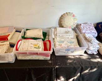 Nice bed sets & vintage linens 