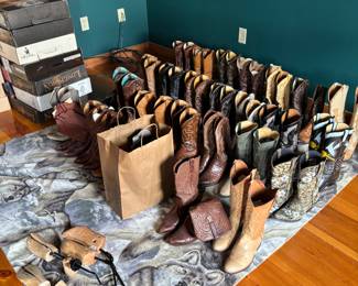 Cowboy boots
Mens size 8
Women’s size 7
Durango, Nocano, Longhorn, Luchese brands