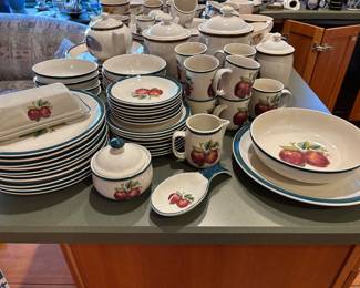 Apple Casuals by China Pearl dish set