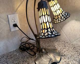 Tiffany Style Tulip Lily Pad Lamp