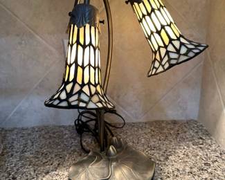 Tiffany Style Tulip Lily Pad Lamp