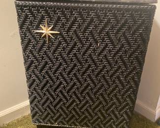 VINTAGE CLOTHES HAMPER