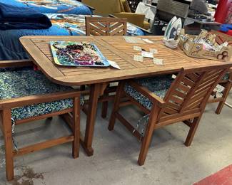 Table with 4 Chairs and Leaf