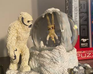 STARWARS SNOW GLOBE
