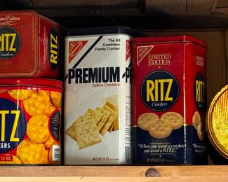 Vintage cracker tins
Located in the “General Store” room, 1st room right off the kitchen