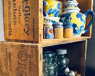 Crates and misc glassware. S&P shakers
Located in kitchen