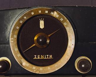 ZENITH 7G01 AM FM VACUUM TUBE RADIO