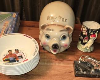 VINTAGE KELLOGG'S BOWLS, PIXIE PLANTER & KAY TEE PIGGY BANK