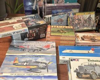 VISIBLE MAN MODELS. SCALE MODEL PLANES & MILITARY ITEMS