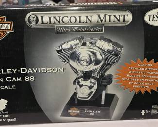 VINTAGE LINCOLN MINT HARLEY DAVIDSON SCALE MODEL. N.I.B.