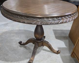 ANTIQUE ROUND PARLOR CENTER TABLE