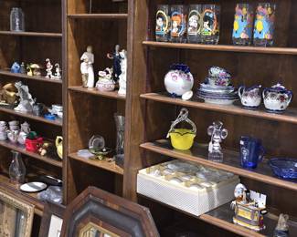 FIGURINES & CARTOON GLASSES