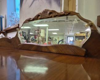 With mirrored backsplash 