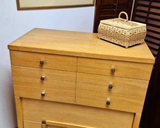 Duplicate chest of drawers
