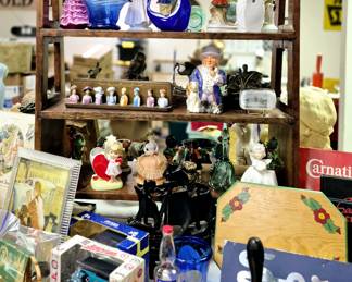 Much, much smalls and collectibles.