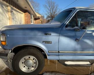 1997 F F250 2WD, ELECTRONIC 4 SPEED AUTOMATIC TRANSMISSION,  ONE OWNER WITH 82,000 MILES,  ACCIDENT FREE, DUAL GAS TANKS,  CAMPER PACKAGE, ELECTRIC BRAKES, 2 KEY FOBS…..ASKING. $20,000 