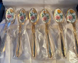 6 Boxed gold plate teaspoons with enamel overlay - stainless