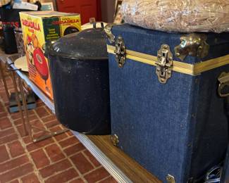 Canning Kettle, Boxes, Queseladelia Maker etc.