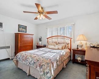 LIGHTLY USED SIGNED THOMASVILLE QUEEN BEDROOM SET