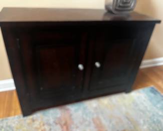Side cabinet
