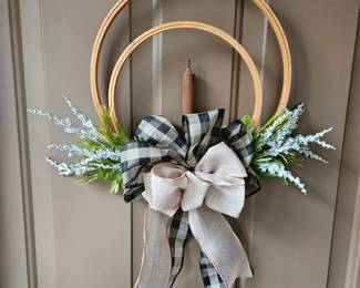 Quilting ring wreath with bow 