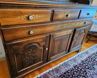 Hitchcock Hutch  Details