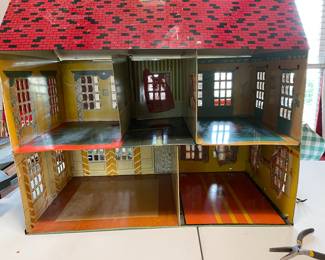 1948 Metal dollhouse. Still has the curtains. Great condition. 