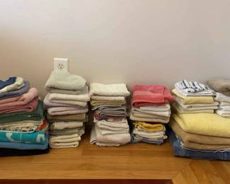 Huge Lot Of Washcloths And Dish Towels 