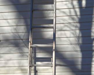 Adjustable Height Aluminum Ladder