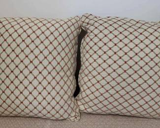 2 Decorative Pillows
