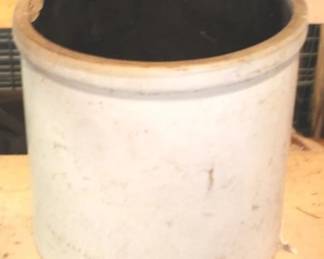 495 - Stoneware Crock - 9.5" x 9"
