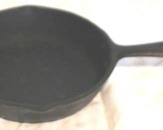 185 - Cast Iron Skillet - No.3 - 6 5/8" (rim size)