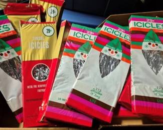 602 - 18 Vintage Christmas Boxed Icicles