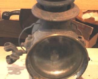 520 - Stagecoach Oil Lantern - 12" Tall