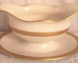 43 - Lenox Gravy Dish - 4.5" x 8" x 5"