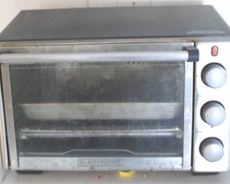 1016 - Black & Decker Toaster Oven You are buying a used as-is electric/electronic item. We do not guarantee all components are present, and if it is not expressly stated, it is untested.
