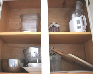 1008 - Lot of Assorted Items You are buying a used as-is electric/electronic item. We do not guarantee all components are present, and if it is not expressly stated, it is untested.