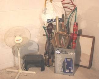489 - Lot Assorted Items You are buying a used as-is electric/electronic item. We do not guarantee all components are present, and if it is not expressly stated, it is untested.