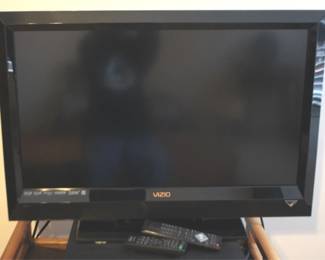 327 - 32" Vizio LCD TV w / Remote, Model 320VL You are buying a used as-is electric/electronic item. We do not guarantee all components are present, and if it is not expressly stated, it is untested.