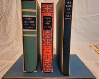 222x - 4 Boxed Novels The Call of the Wild, The Three Musketeers, Ivanhoe & Of Mice and Men