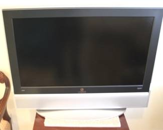 1063 - Vizio 31" LCD TV (No Remote) You are buying a used as-is electric/electronic item. We do not guarantee all components are present, and if it is not expressly stated, it is untested.