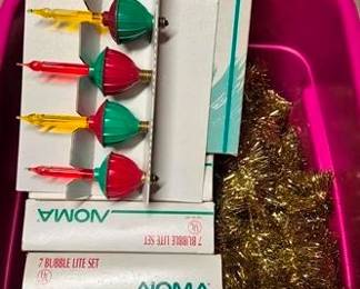 607 - 8 Boxes Vintage Bubble Lights with gold garland in pink tote *NOTE* did not open all 8 boxes, contents not verified You are buying a used as-is electric/electronic item. We do not guarantee all components are present, and if it is not expressly stated, it is untested.