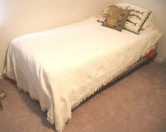 350 - Twin Bed w / Bedding 37" x 77" x 22"