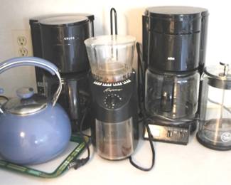 1012 - Lot of Assorted Items You are buying a used as-is electric/electronic item. We do not guarantee all components are present, and if it is not expressly stated, it is untested.