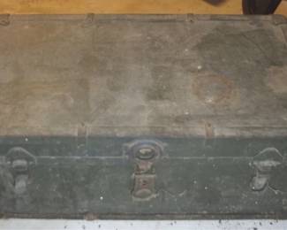 514 - Flat Top Trunk - 17" x 31" x 13"