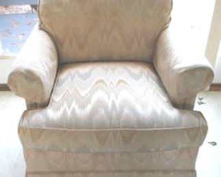 1031 - Fairington Company Chair - 32" x 36" x 35"
